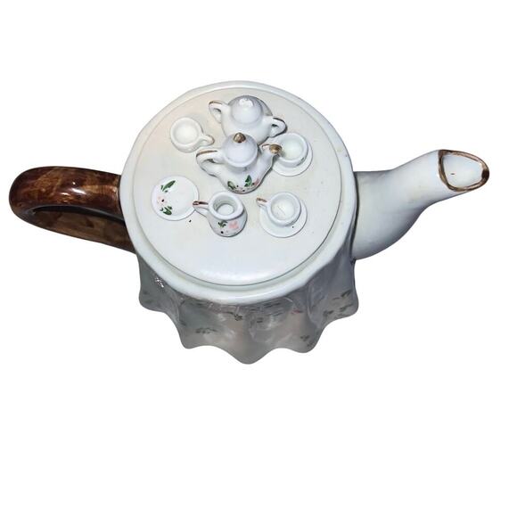 Farmhouse Girl whimsical teapot by the Bombay Company removable tea party lid - Picture 3 of 10